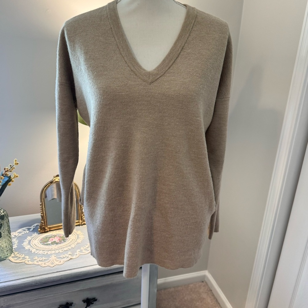 J crew Merino Wool Blend Sweater V-neck tan sweater Size Small